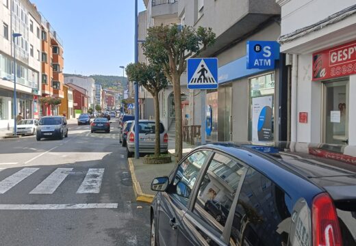 A Zona Azul gratuíta chega para garantir a rotación dos aparcamentos nas vías que vertebran a vida social, comercial e educativa do municipio